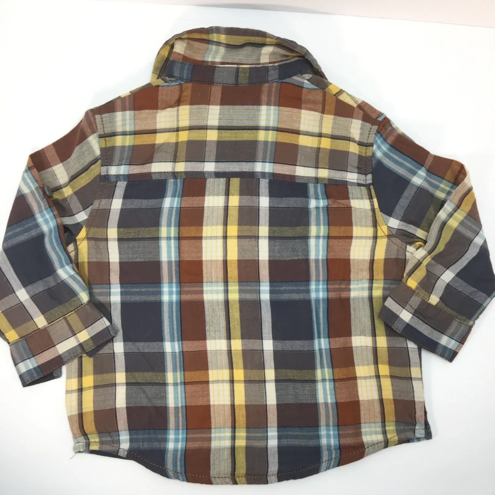 boys 2pc set‎ Oshkosh Plaid shirt & Khaki Pants 18m